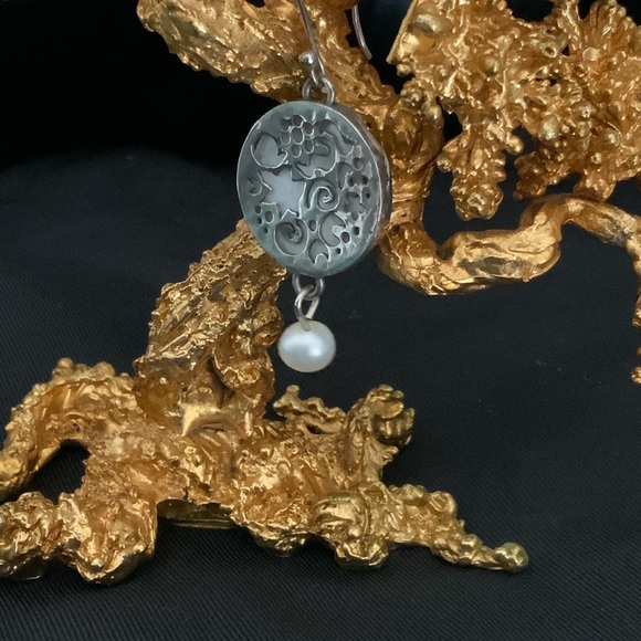 Beautiful Earrings - Picture 4 of 4